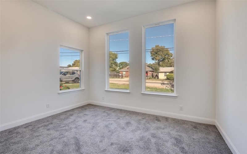 2209 W E Roberts Street, Grand Prairie, TX 75051, 4 Habitaciones Habitaciones , ,2 BañosBaños,Residential,En Venta,2209 W E Roberts Street,0,21072303