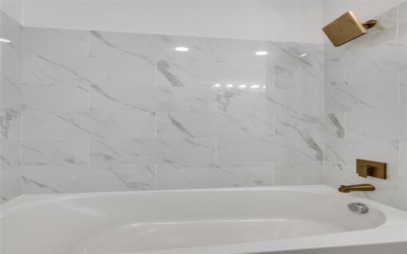 2209 W E Roberts Street, Grand Prairie, TX 75051, 4 Habitaciones Habitaciones , ,2 BañosBaños,Residential,En Venta,2209 W E Roberts Street,0,21072303