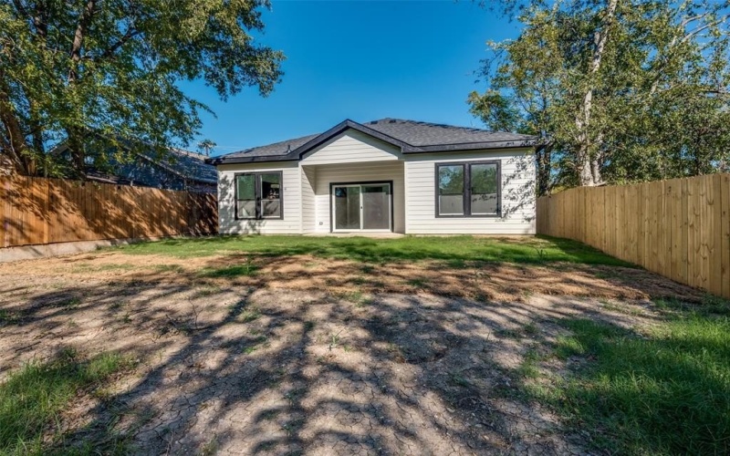 2209 W E Roberts Street, Grand Prairie, TX 75051, 4 Habitaciones Habitaciones , ,2 BañosBaños,Residential,En Venta,2209 W E Roberts Street,0,21072303