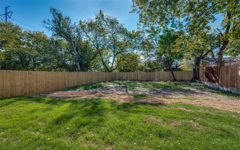 2209 W E Roberts Street, Grand Prairie, TX 75051, 4 Habitaciones Habitaciones , ,2 BañosBaños,Residential,En Venta,2209 W E Roberts Street,0,21072303