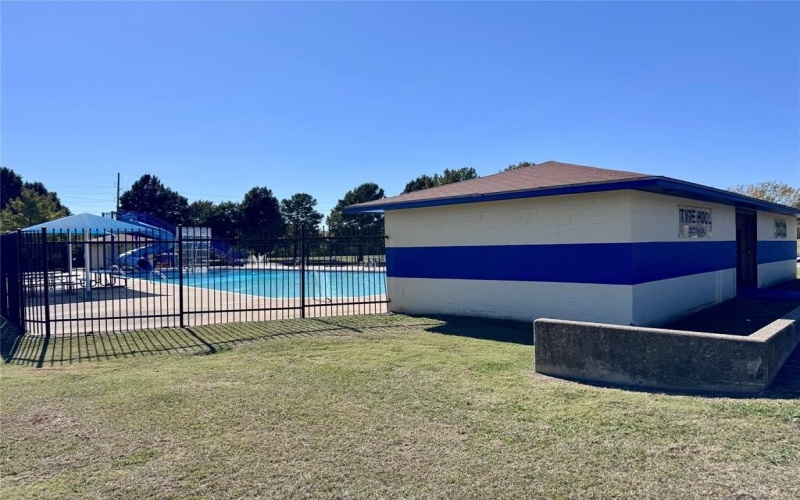 2209 W E Roberts Street, Grand Prairie, TX 75051, 4 Habitaciones Habitaciones , ,2 BañosBaños,Residential,En Venta,2209 W E Roberts Street,0,21072303