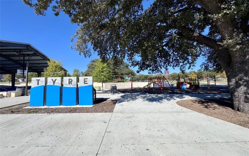 2209 W E Roberts Street, Grand Prairie, TX 75051, 4 Habitaciones Habitaciones , ,2 BañosBaños,Residential,En Venta,2209 W E Roberts Street,0,21072303