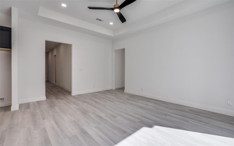 2209 W E Roberts Street, Grand Prairie, TX 75051, 4 Habitaciones Habitaciones , ,2 BañosBaños,Residential,En Venta,2209 W E Roberts Street,0,21072303