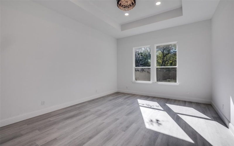 2209 W E Roberts Street, Grand Prairie, TX 75051, 4 Habitaciones Habitaciones , ,2 BañosBaños,Residential,En Venta,2209 W E Roberts Street,0,21072303