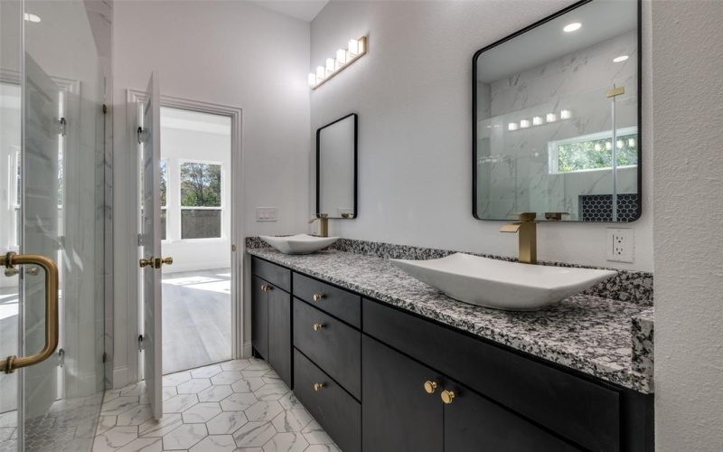 2209 W E Roberts Street, Grand Prairie, TX 75051, 4 Habitaciones Habitaciones , ,2 BañosBaños,Residential,En Venta,2209 W E Roberts Street,0,21072303