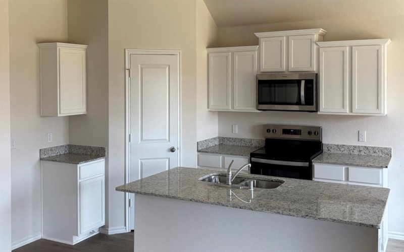 1004 Barton Drive, Ennis, TX 75119, 3 Bedrooms Bedrooms, ,2 BathroomsBathrooms,Residential,For Sale,1004 Barton Drive,0,21073412