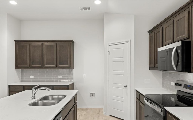 3253 Mercer Drive, Royse City, TX 75189, 4 Bedrooms Bedrooms, ,2 BathroomsBathrooms,Residential,For Sale,3253 Mercer Drive,0,21073670