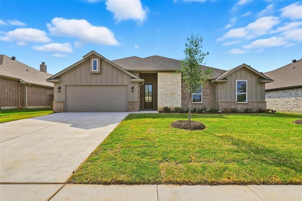 697 Fossil Wood Drive, Saginaw, TX 76179, 4 Habitaciones Habitaciones , ,2 BañosBaños,Residential,En Venta,697 Fossil Wood Drive,0,21073981