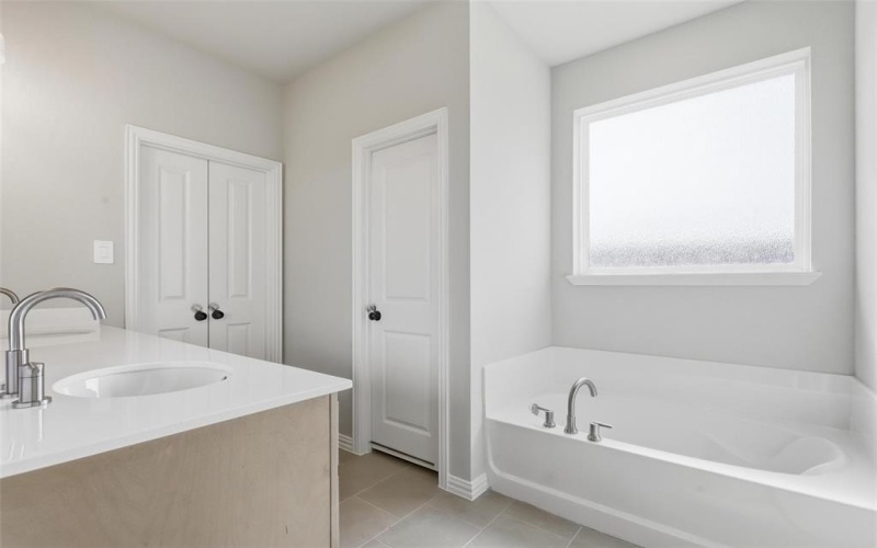 697 Fossil Wood Drive, Saginaw, TX 76179, 4 Habitaciones Habitaciones , ,2 BañosBaños,Residential,En Venta,697 Fossil Wood Drive,0,21073981