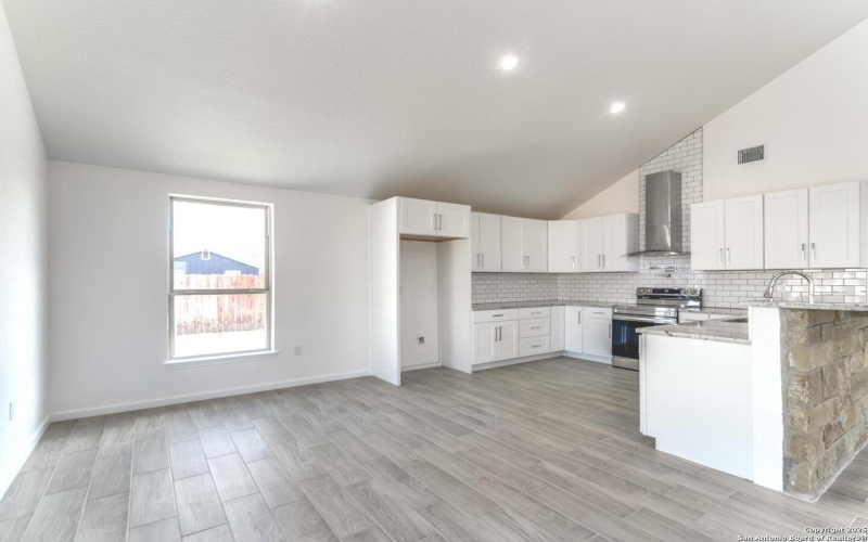 329 Cottage St, Kerrville, TX 78028, 3 Habitaciones Habitaciones , ,2 BañosBaños,Residential,En Venta,329 Cottage St,0,1840397