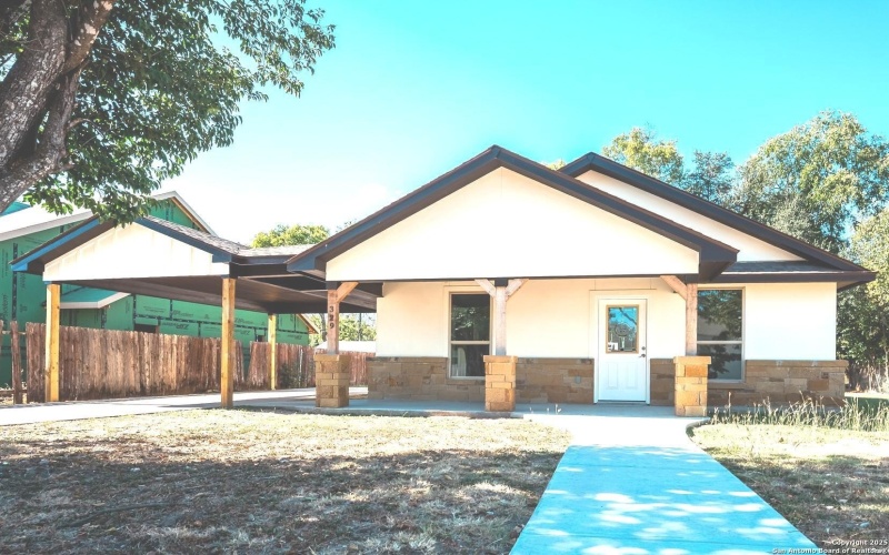 329 Cottage St, Kerrville, TX 78028, 3 Habitaciones Habitaciones , ,2 BañosBaños,Residential,En Venta,329 Cottage St,0,1840397