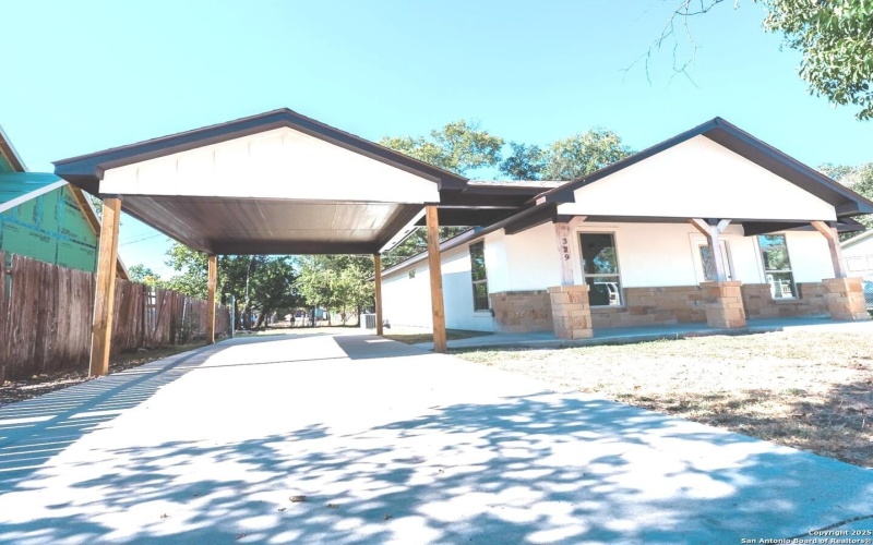 329 Cottage St, Kerrville, TX 78028, 3 Habitaciones Habitaciones , ,2 BañosBaños,Residential,En Venta,329 Cottage St,0,1840397