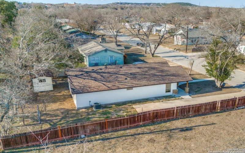 329 Cottage St, Kerrville, TX 78028, 3 Habitaciones Habitaciones , ,2 BañosBaños,Residential,En Venta,329 Cottage St,0,1840397