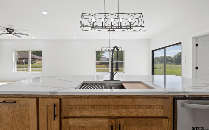 2408 Matthew Drive, Mt Pleasant, TX 75455, 3 Habitaciones Habitaciones , ,2 BañosBaños,Residential,En Venta,2408 Matthew Drive,0,25014592