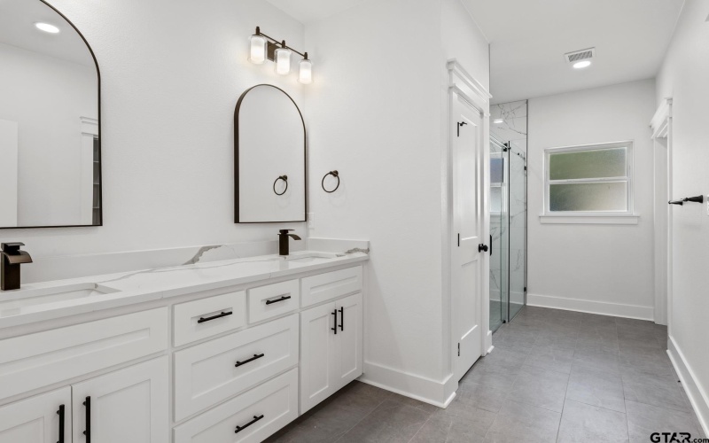 2408 Matthew Drive, Mt Pleasant, TX 75455, 3 Habitaciones Habitaciones , ,2 BañosBaños,Residential,En Venta,2408 Matthew Drive,0,25014592