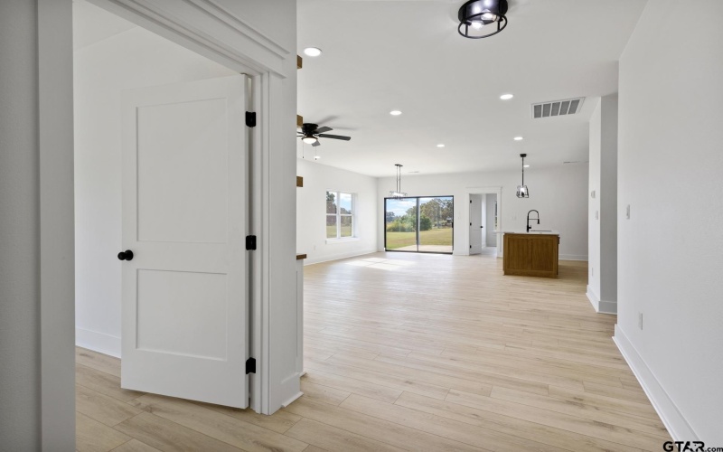 2408 Matthew Drive, Mt Pleasant, TX 75455, 3 Habitaciones Habitaciones , ,2 BañosBaños,Residential,En Venta,2408 Matthew Drive,0,25014592