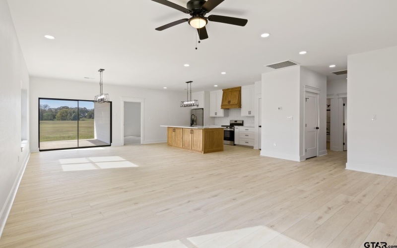 2408 Matthew Drive, Mt Pleasant, TX 75455, 3 Habitaciones Habitaciones , ,2 BañosBaños,Residential,En Venta,2408 Matthew Drive,0,25014592