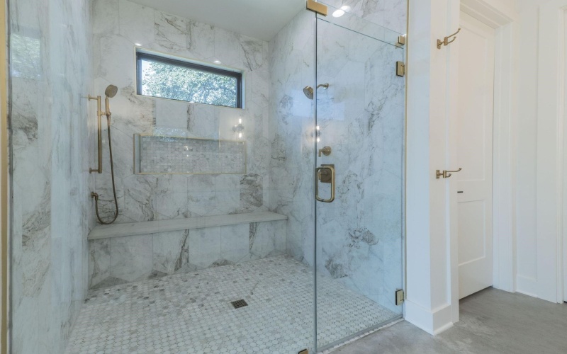 300 Deer Dr Drive, Sunrise Beach, TX 78643, 5 Habitaciones Habitaciones , ,5 BañosBaños,Residential,En Venta,300 Deer Dr Drive,0,175223