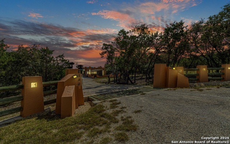 182 country point, Lakehills, TX 78063, 3 Bedrooms Bedrooms, ,2 BathroomsBathrooms,Residential,For Sale,182 country point,0,1911822