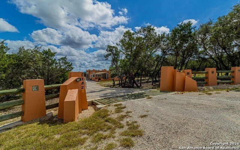 182 country point, Lakehills, TX 78063, 3 Bedrooms Bedrooms, ,2 BathroomsBathrooms,Residential,For Sale,182 country point,0,1911822