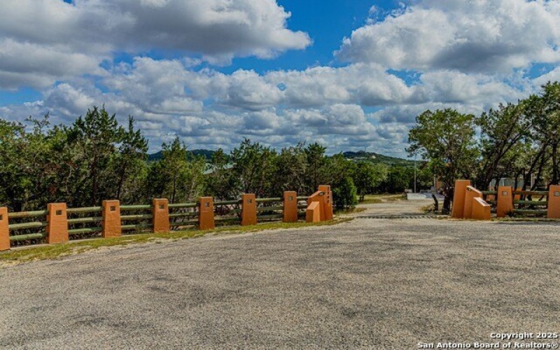 182 country point, Lakehills, TX 78063, 3 Bedrooms Bedrooms, ,2 BathroomsBathrooms,Residential,For Sale,182 country point,0,1911822