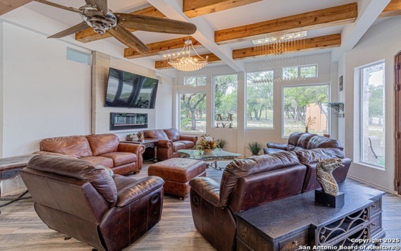 182 country point, Lakehills, TX 78063, 3 Bedrooms Bedrooms, ,2 BathroomsBathrooms,Residential,For Sale,182 country point,0,1911822