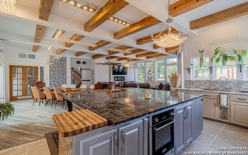 182 country point, Lakehills, TX 78063, 3 Bedrooms Bedrooms, ,2 BathroomsBathrooms,Residential,For Sale,182 country point,0,1911822