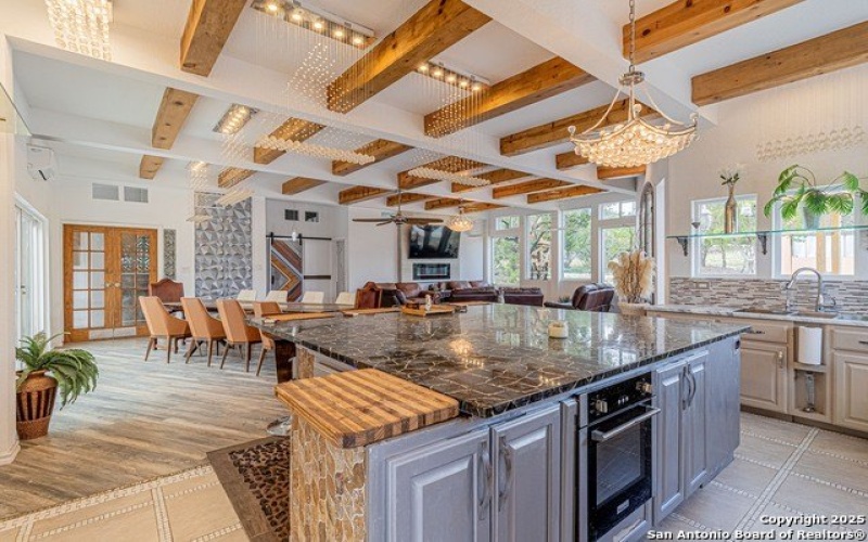 182 country point, Lakehills, TX 78063, 3 Bedrooms Bedrooms, ,2 BathroomsBathrooms,Residential,For Sale,182 country point,0,1911822