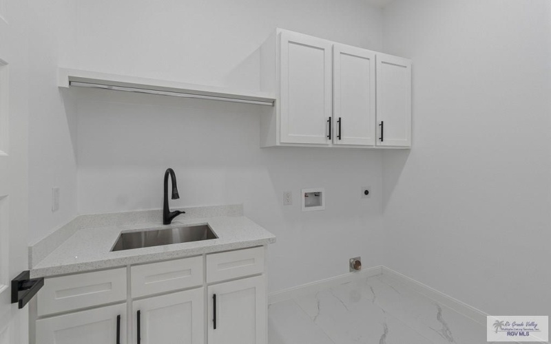 132 FINCH DR, LOS FRESNOS, TX 78566, 3 Habitaciones Habitaciones , ,2 BañosBaños,Residential,En Venta,132 FINCH DR,0,29767709