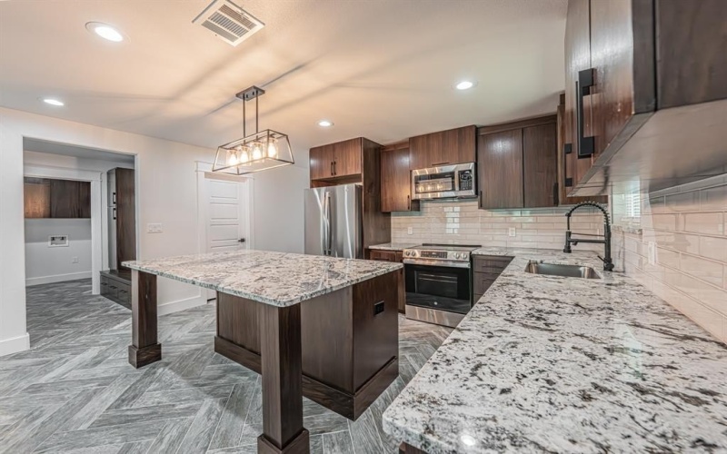 3712 Oak Meadow Street, Granbury, TX 76048, 3 Bedrooms Bedrooms, ,2 BathroomsBathrooms,Residential,For Sale,3712 Oak Meadow Street,0,21072287