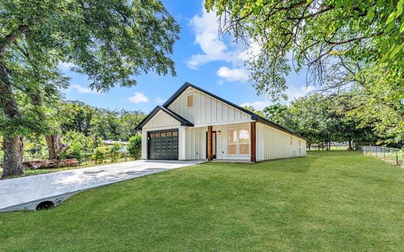 3712 Oak Meadow Street, Granbury, TX 76048, 3 Bedrooms Bedrooms, ,2 BathroomsBathrooms,Residential,For Sale,3712 Oak Meadow Street,0,21072287