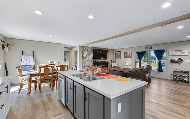 615 CR 167, Whitesboro, TX 76273, 3 Bedrooms Bedrooms, ,2 BathroomsBathrooms,Residential,For Sale,615 CR 167,0,21074247