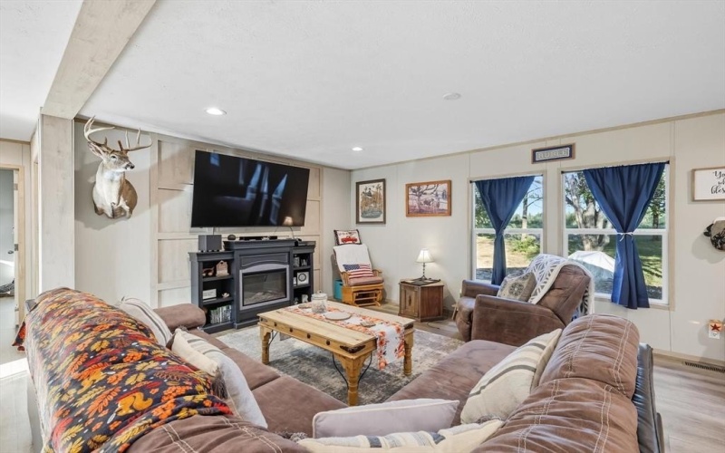 615 CR 167, Whitesboro, TX 76273, 3 Bedrooms Bedrooms, ,2 BathroomsBathrooms,Residential,For Sale,615 CR 167,0,21074247