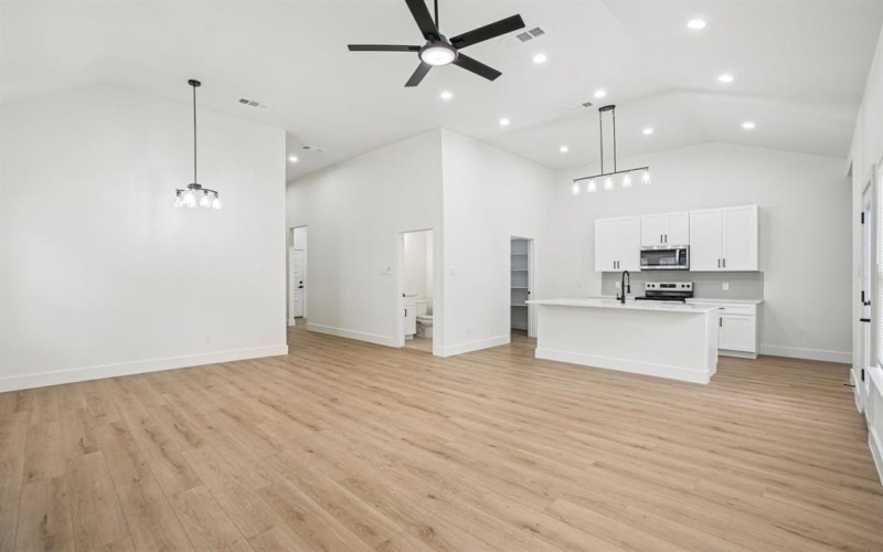 1626 Stoneman Street, Dallas, TX 75215, 4 Bedrooms Bedrooms, ,2 BathroomsBathrooms,Residential,For Sale,1626 Stoneman Street,0,21074758