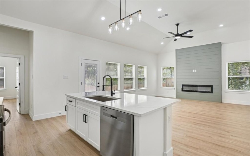 1626 Stoneman Street, Dallas, TX 75215, 4 Bedrooms Bedrooms, ,2 BathroomsBathrooms,Residential,For Sale,1626 Stoneman Street,0,21074758