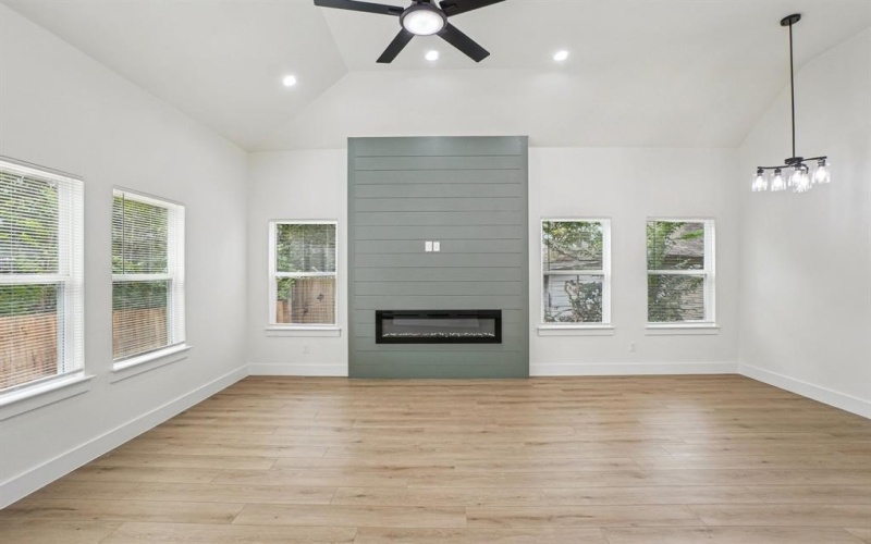 1626 Stoneman Street, Dallas, TX 75215, 4 Bedrooms Bedrooms, ,2 BathroomsBathrooms,Residential,For Sale,1626 Stoneman Street,0,21074758