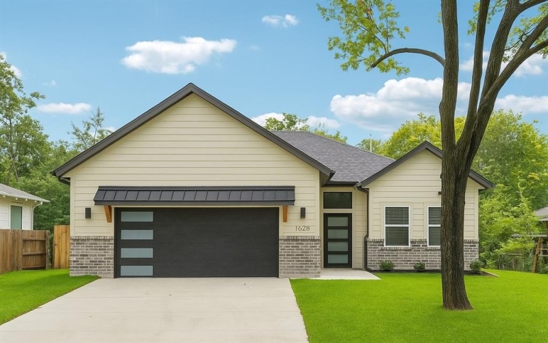 1626 Stoneman Street, Dallas, TX 75215, 4 Bedrooms Bedrooms, ,2 BathroomsBathrooms,Residential,For Sale,1626 Stoneman Street,0,21074758
