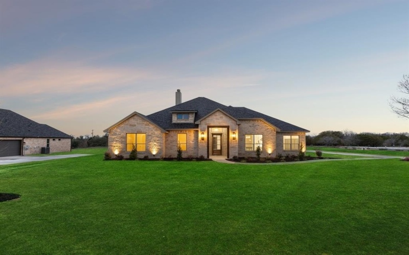 2165 Middlewood Circle, Granbury, TX 76049, 4 Bedrooms Bedrooms, ,3 BathroomsBathrooms,Residential,For Sale,2165 Middlewood Circle,0,21074936