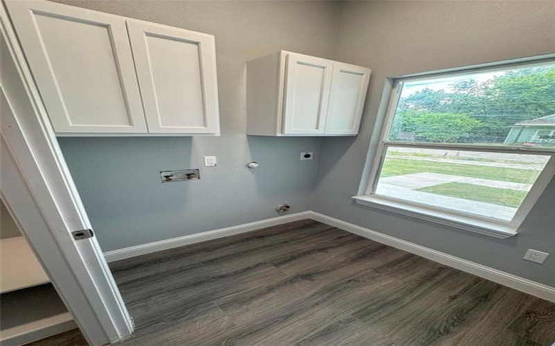 409 S Main Street, Bonham, TX 75418, 3 Bedrooms Bedrooms, ,2 BathroomsBathrooms,Residential,For Sale,409 S Main Street,0,21075145