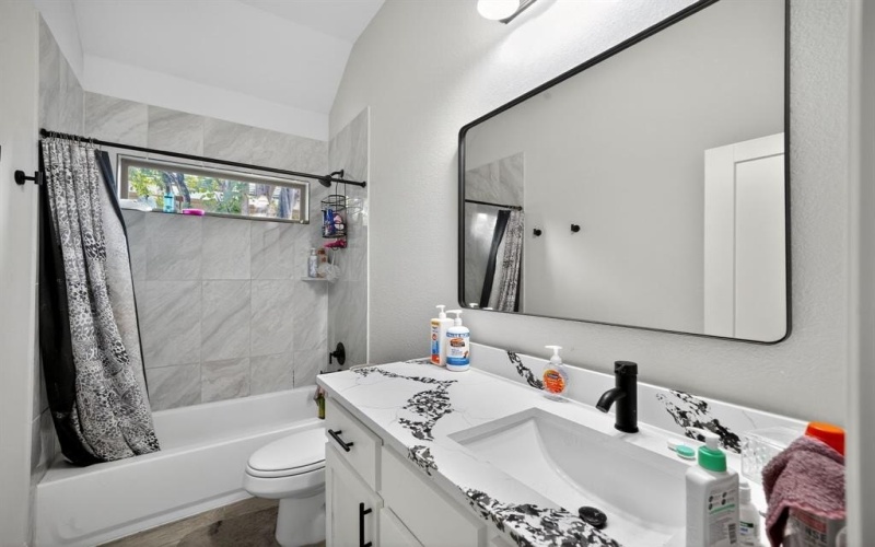 1005 Oak Street, Grand Prairie, TX 75050, 4 Habitaciones Habitaciones , ,3 BañosBaños,Residential,En Venta,1005 Oak Street,0,21075600