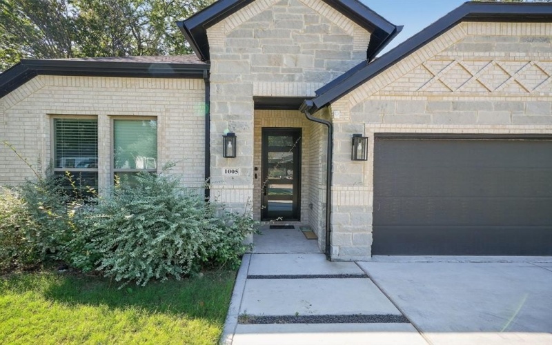1005 Oak Street, Grand Prairie, TX 75050, 4 Habitaciones Habitaciones , ,3 BañosBaños,Residential,En Venta,1005 Oak Street,0,21075600