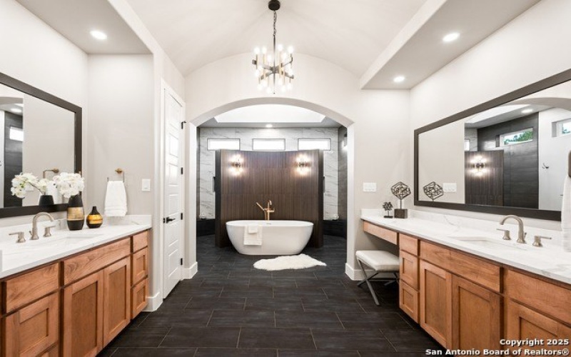 1758 Paradise Parkway, Canyon Lake, TX 78133, 4 Habitaciones Habitaciones , ,3 BañosBaños,Residential,En Venta,1758 Paradise Parkway,0,1911999