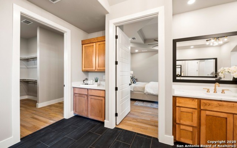 1758 Paradise Parkway, Canyon Lake, TX 78133, 4 Habitaciones Habitaciones , ,3 BañosBaños,Residential,En Venta,1758 Paradise Parkway,0,1911999