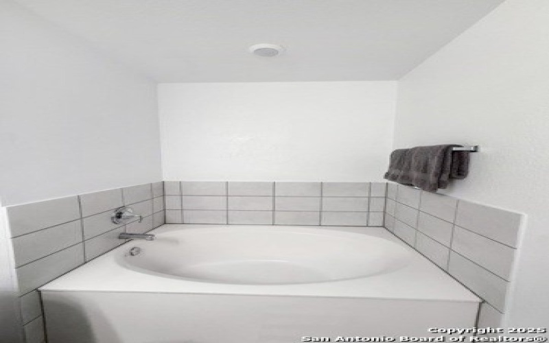 3363 Old Almonte, San Antonio, TX 78224, 3 Bedrooms Bedrooms, ,2 BathroomsBathrooms,Residential,For Sale,3363 Old Almonte,0,1912031