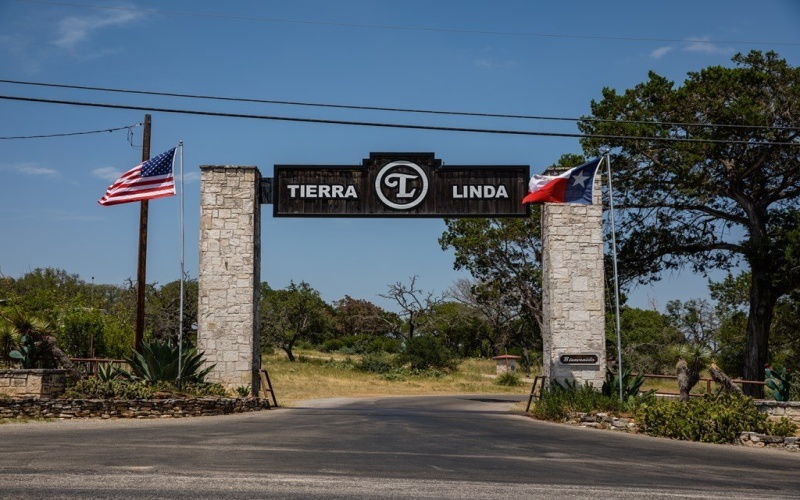 135 Lone Oak, Kerrville, TX 78028, 4 Bedrooms Bedrooms, ,3 BathroomsBathrooms,Residential,For Sale,135 Lone Oak,0,120477