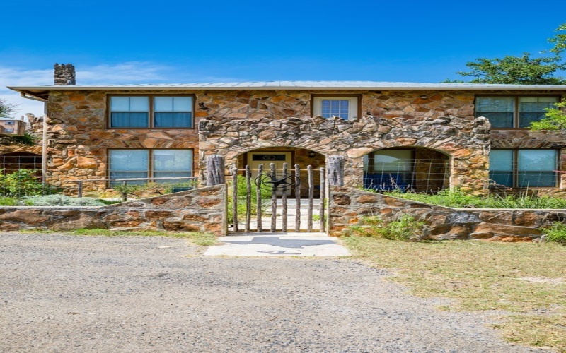 135 Lone Oak, Kerrville, TX 78028, 4 Bedrooms Bedrooms, ,3 BathroomsBathrooms,Residential,For Sale,135 Lone Oak,0,120477