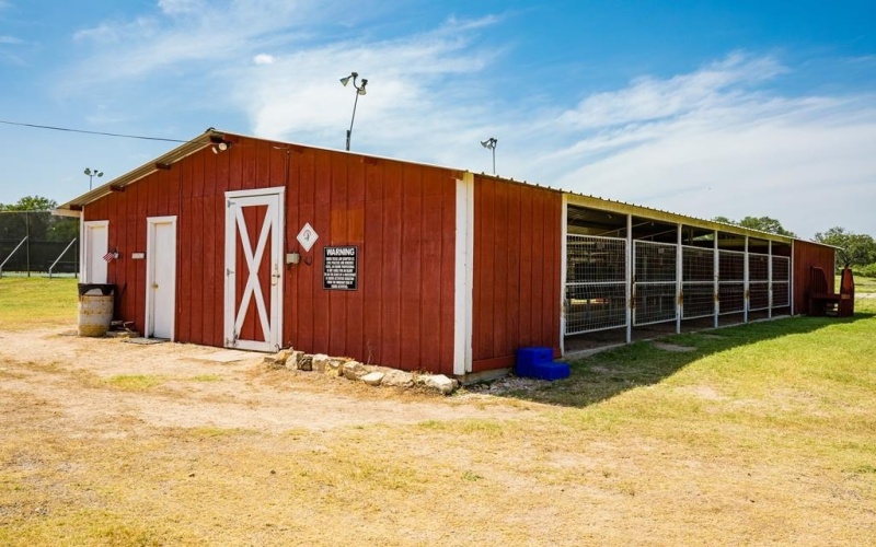 135 Lone Oak, Kerrville, TX 78028, 4 Bedrooms Bedrooms, ,3 BathroomsBathrooms,Residential,For Sale,135 Lone Oak,0,120477