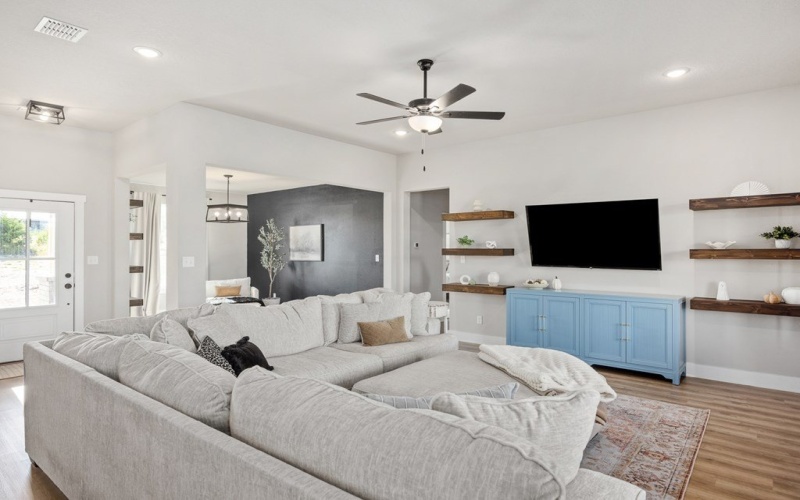 135 Lone Oak, Kerrville, TX 78028, 4 Bedrooms Bedrooms, ,3 BathroomsBathrooms,Residential,For Sale,135 Lone Oak,0,120477