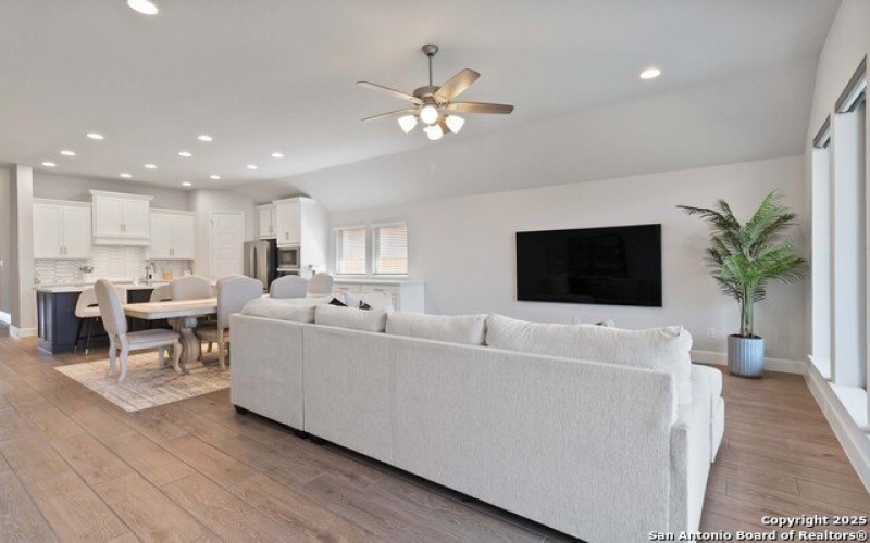 149 Red Oak, Castroville, TX 78009, 4 Habitaciones Habitaciones , ,3 BañosBaños,Residential,En Venta,149 Red Oak,0,1912052