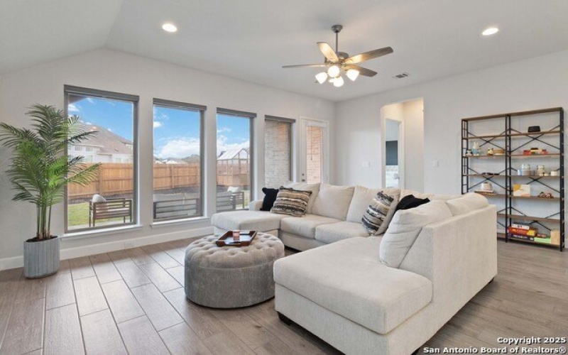 149 Red Oak, Castroville, TX 78009, 4 Habitaciones Habitaciones , ,3 BañosBaños,Residential,En Venta,149 Red Oak,0,1912052